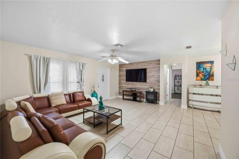 House in Punta Gorda, Florida 2 bedrooms, 114.08 sq.m. № 2219586 - photo 7