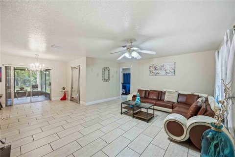 House in Punta Gorda, Florida 2 bedrooms, 114.08 sq.m. № 2219586 - photo 5