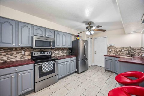 House in Punta Gorda, Florida 2 bedrooms, 114.08 sq.m. № 2219586 - photo 12