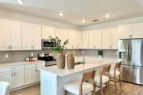 Villa ou maison à louer à Kissimmee, Floride: 6 chambres, 305.74 m2 № 2154968 - photo 4