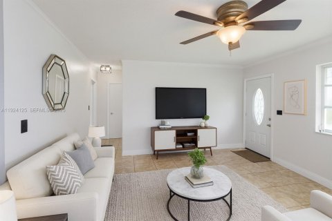 Casa en Tamarac, Florida 2 dormitorios, 93.65 m2 № 2057129