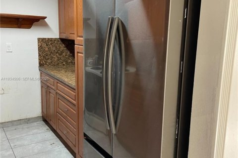 Adosado en venta en Miami, Florida, 3 dormitorios, 100.61 m2 № 1992502 - foto 2