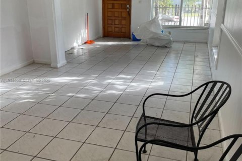 Adosado en venta en Miami, Florida, 3 dormitorios, 100.61 m2 № 1992502 - foto 8