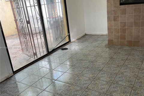 Adosado en venta en Miami, Florida, 3 dormitorios, 100.61 m2 № 1992502 - foto 11