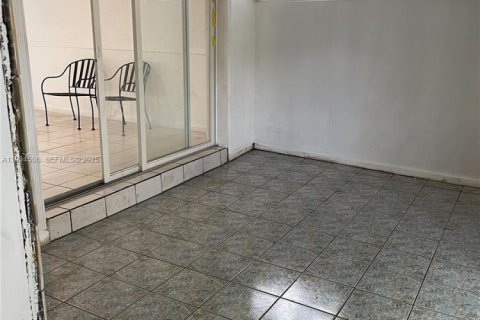 Adosado en venta en Miami, Florida, 3 dormitorios, 100.61 m2 № 1992502 - foto 10