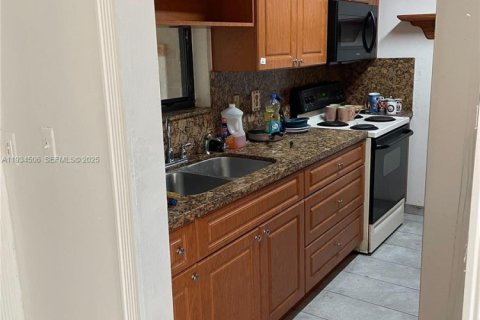 Adosado en venta en Miami, Florida, 3 dormitorios, 100.61 m2 № 1992502 - foto 1