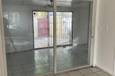 Adosado en venta en Miami, Florida, 3 dormitorios, 100.61 m2 № 1992502 - foto 9