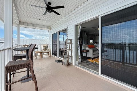Condo in Indian Shores, Florida, 2 bedrooms  № 1885503 - photo 25