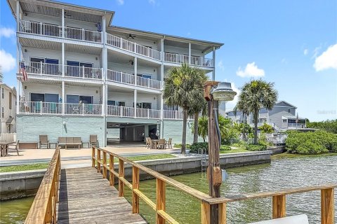 Condo in Indian Shores, Florida, 2 bedrooms  № 1885503 - photo 28