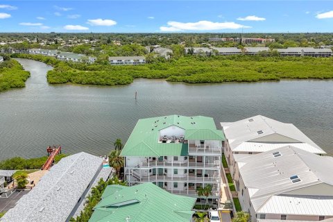 Condo in Indian Shores, Florida, 2 bedrooms  № 1885503 - photo 2