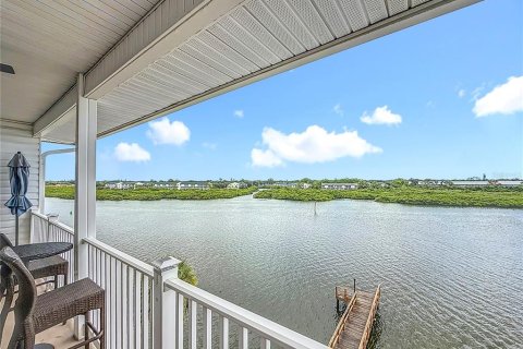 Condo in Indian Shores, Florida, 2 bedrooms  № 1885503 - photo 26