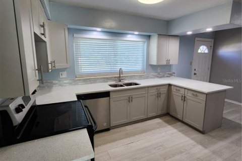 Casa en alquiler en Tampa, Florida, 3 dormitorios, 118.54 m2 № 1555936 - foto 5