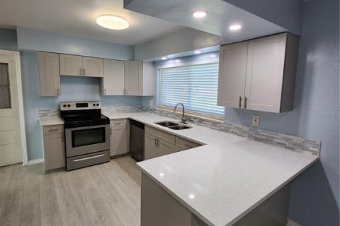 Casa en alquiler en Tampa, Florida, 3 dormitorios, 118.54 m2 № 1555936 - foto 4