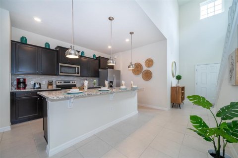 House in Davenport, Florida 6 bedrooms, 288.74 sq.m. № 1561350 - photo 12