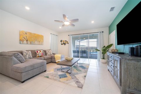 House in Davenport, Florida 6 bedrooms, 288.74 sq.m. № 1561350 - photo 15