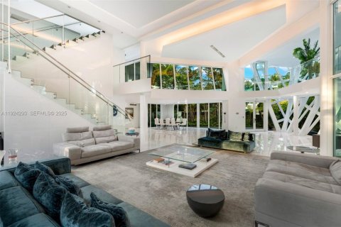 Купить виллу или дом в Голден-Бич, Флорида 6 спален, 673.45м2, № 1991485 - фото 13