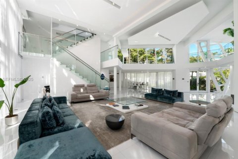 Купить виллу или дом в Голден-Бич, Флорида 6 спален, 673.45м2, № 1991485 - фото 14