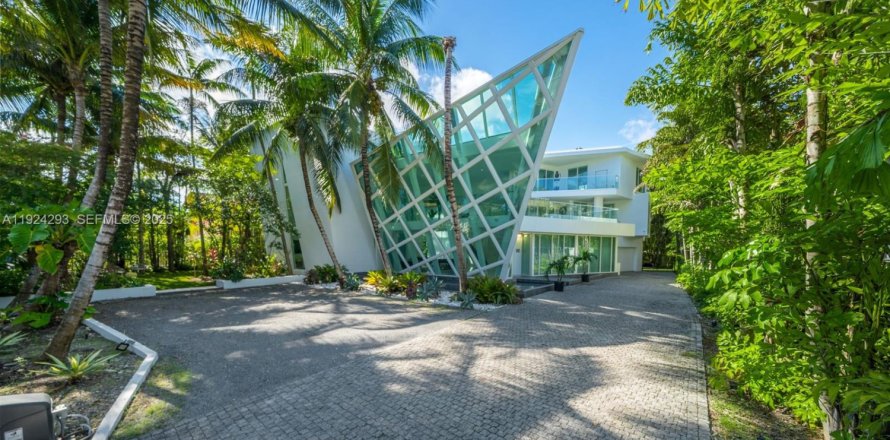 Дом в Голден-Бич, Флорида 6 спален, 673.45м2 № 1991485