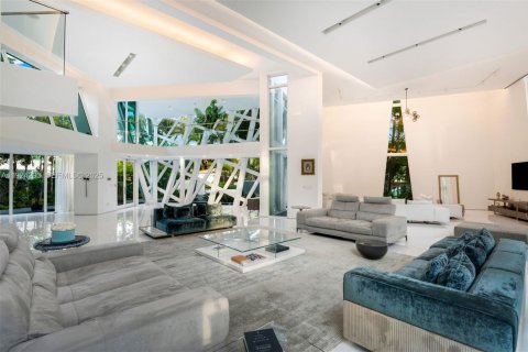 Купить виллу или дом в Голден-Бич, Флорида 6 спален, 673.45м2, № 1991485 - фото 12