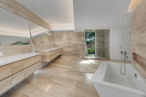 Купить виллу или дом в Голден-Бич, Флорида 6 спален, 673.45м2, № 1991485 - фото 26