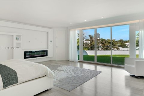 Купить виллу или дом в Голден-Бич, Флорида 6 спален, 673.45м2, № 1991485 - фото 22