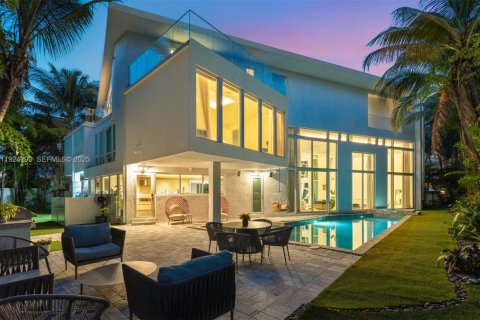 Купить виллу или дом в Голден-Бич, Флорида 6 спален, 673.45м2, № 1991485 - фото 9