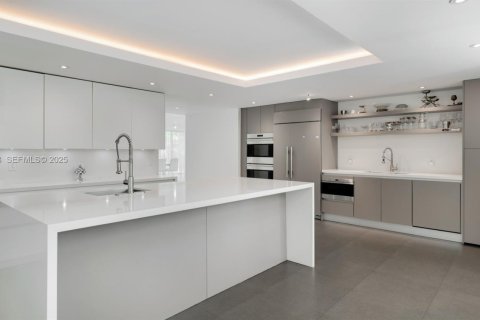 Купить виллу или дом в Голден-Бич, Флорида 6 спален, 673.45м2, № 1991485 - фото 20