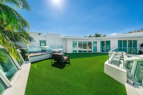 Купить виллу или дом в Голден-Бич, Флорида 6 спален, 673.45м2, № 1991485 - фото 28