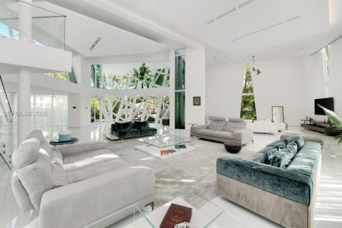 Купить виллу или дом в Голден-Бич, Флорида 6 спален, 673.45м2, № 1991485 - фото 15