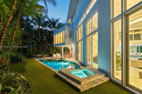 Купить виллу или дом в Голден-Бич, Флорида 6 спален, 673.45м2, № 1991485 - фото 10