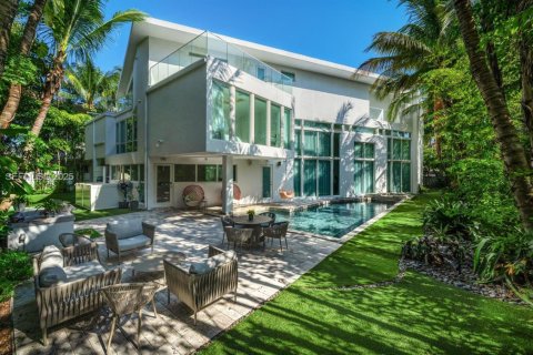 Купить виллу или дом в Голден-Бич, Флорида 6 спален, 673.45м2, № 1991485 - фото 3