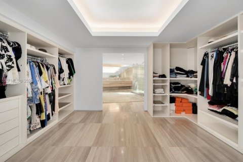 Купить виллу или дом в Голден-Бич, Флорида 6 спален, 673.45м2, № 1991485 - фото 24