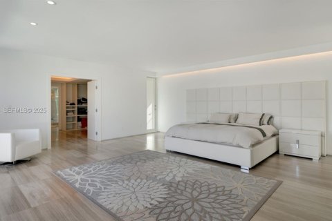 Купить виллу или дом в Голден-Бич, Флорида 6 спален, 673.45м2, № 1991485 - фото 23