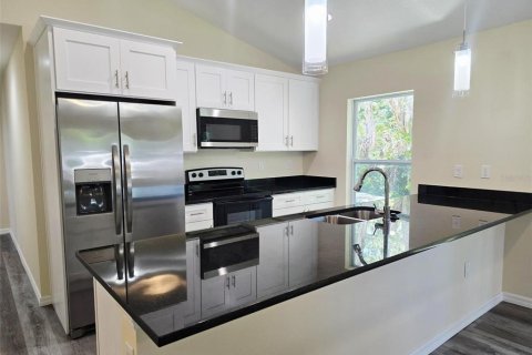 House in Clearwater, Florida 3 bedrooms, 116.96 sq.m. № 1805248 - photo 4