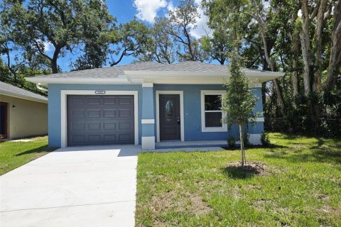 House in Clearwater, Florida 3 bedrooms, 116.96 sq.m. № 1805248 - photo 1