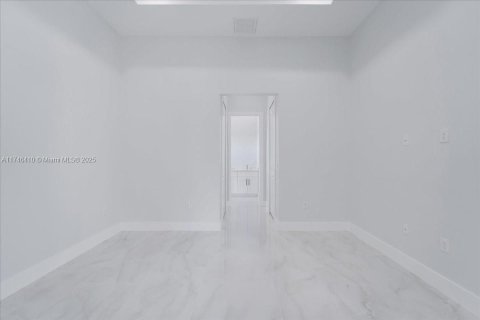 House in Lehigh Acres, Florida 3 bedrooms, 180.42 sq.m. № 1958974 - photo 27