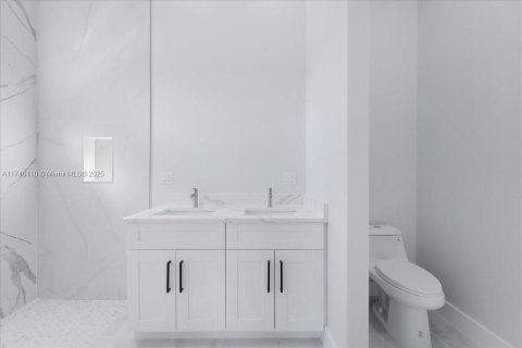 House in Lehigh Acres, Florida 3 bedrooms, 180.42 sq.m. № 1958974 - photo 30