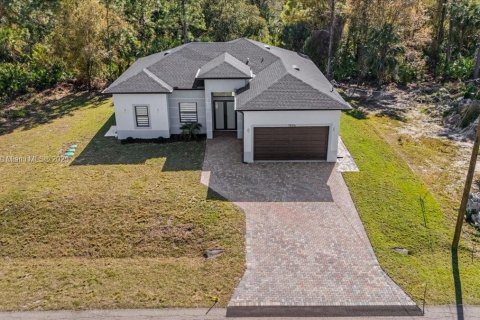 House in Lehigh Acres, Florida 3 bedrooms, 180.42 sq.m. № 1958974 - photo 3