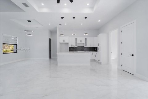 House in Lehigh Acres, Florida 3 bedrooms, 180.42 sq.m. № 1958974 - photo 17