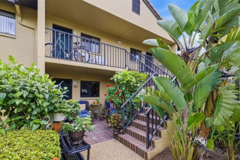 Condo in Sarasota, Florida, 2 bedrooms № 2213017 - photo 12