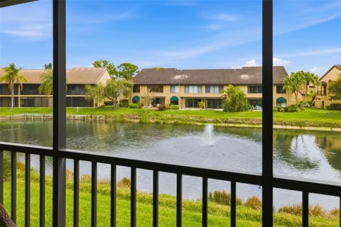 Condo in Sarasota, Florida, 2 bedrooms № 2213017 - photo 2