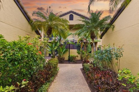 Condo in Sarasota, Florida, 2 bedrooms № 2213017 - photo 11