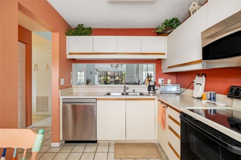 Condo in Sarasota, Florida, 2 bedrooms № 2213017 - photo 17