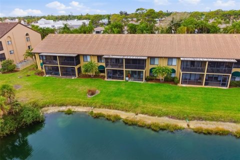 Condo in Sarasota, Florida, 2 bedrooms № 2213017 - photo 5