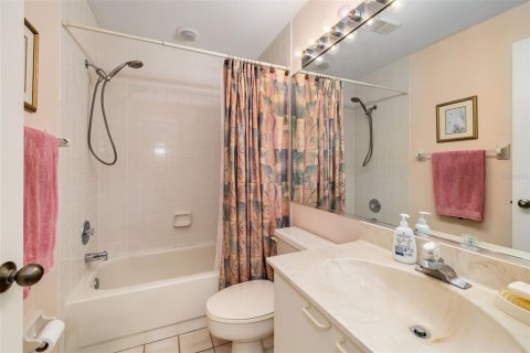 Condo in Sarasota, Florida, 2 bedrooms № 2213017 - photo 27