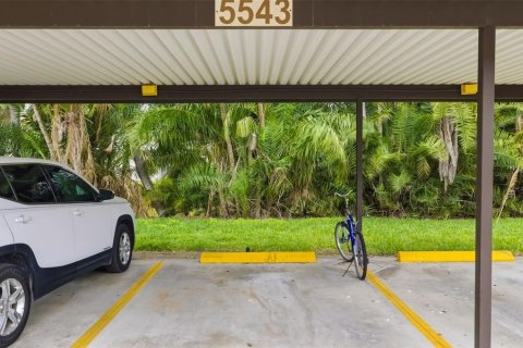 Condo in Sarasota, Florida, 2 bedrooms № 2213017 - photo 4