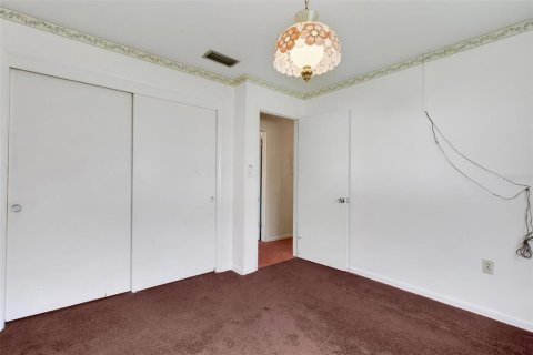 House in Dover, Florida 3 bedrooms, 237.74 sq.m. № 1557244 - photo 6