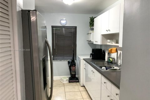 Townhouse in Miami, Florida 2 bedrooms, 90.12 sq.m. № 1938685 - photo 6