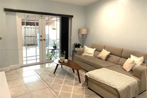 Townhouse in Miami, Florida 2 bedrooms, 90.12 sq.m. № 1938685 - photo 4