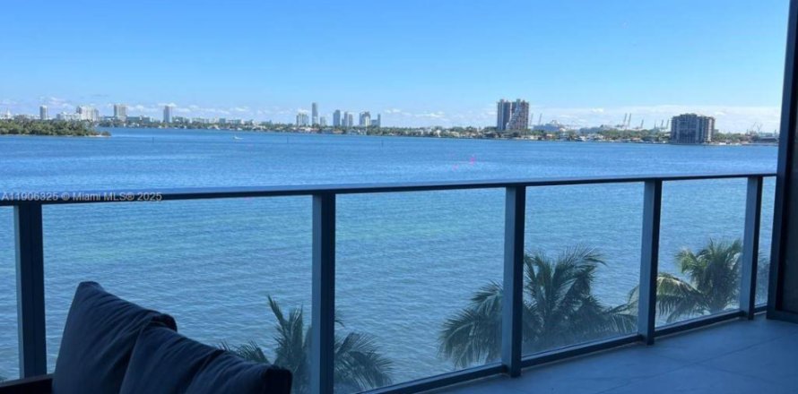 Condominio en Miami, Florida, 1 dormitorio № 1965787